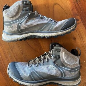 KEEN Terradora women’s size‎ 7 Gray  Hiking Boots